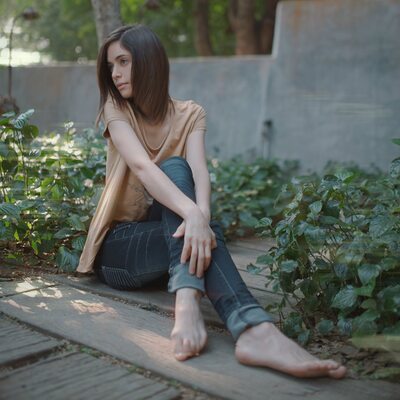 Imagen etiquetada con: Skinny, Brunette, Chloe Lewis - newchloe18, Canadian, Cute, Feet, Legs, Safe for work
