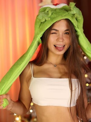 Imagen etiquetada con: Skinny, Brunette, Christmas, Eyes, Lera Buns - Valeriia Makusheva - Valeria Titova, Russian, Smiling, Tongue, Cute