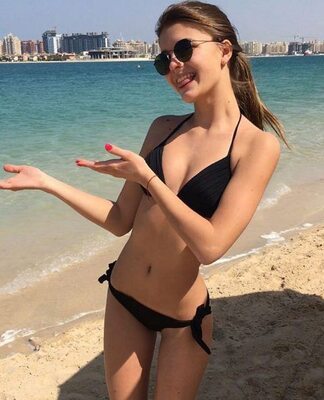 Imagen etiquetada con: Skinny, Brunette, Darya Komarova, Beach, Bikini, Cute, Smiling, Tongue, Ukrainian