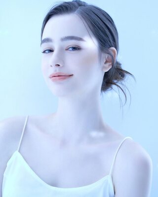 Imagen etiquetada con: Skinny, Brunette, Dasha Taran, Cute, Eyes, Mouth, Russian, Safe for work, Smiling