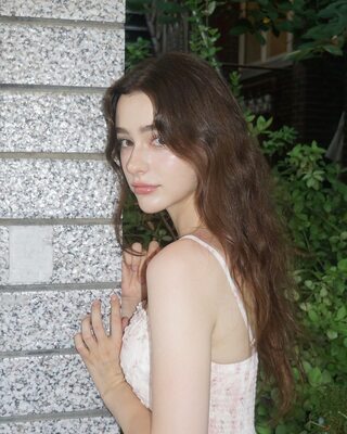 Imagen etiquetada con: Skinny, Brunette, Dasha Taran, Cute, Eyes, Russian, Safe for work, Shy