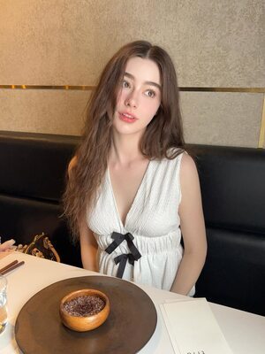 Imagen etiquetada con: Skinny, Brunette, Dasha Taran, Cute, Eyes, Russian, Shy