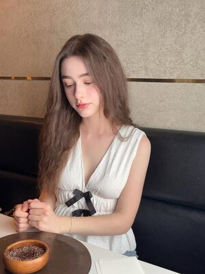 Imagen etiquetada con: Skinny, Brunette, Dasha Taran, Cute, Russian, Shy