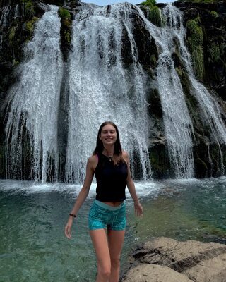 Imagen etiquetada con: Skinny, Brunette, Delfina Suarez Luco, Argentinean, Cute, Legs, Nature, Smiling, Waterfall