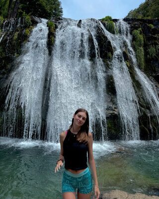 Imagen etiquetada con: Skinny, Brunette, Delfina Suarez Luco, Argentinean, Cute, Nature, Smiling, Waterfall