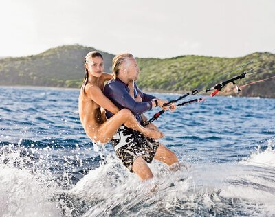 Imagen etiquetada con: Skinny, Brunette, Denni Parkinson, Richard Branson, Celebrity - Star, Cute, English, Eyes, Feet, Kitesurf, Legs, Sexy Wallpaper, South African, Sport