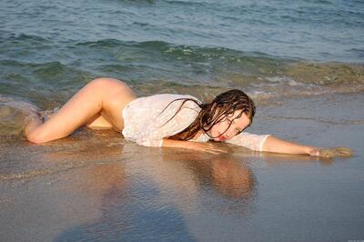 Imagen etiquetada con: Skinny, Brunette, Destination, MET Art, Mika A, Beach, Eyes, Legs, Sexy Wallpaper, Ukrainian