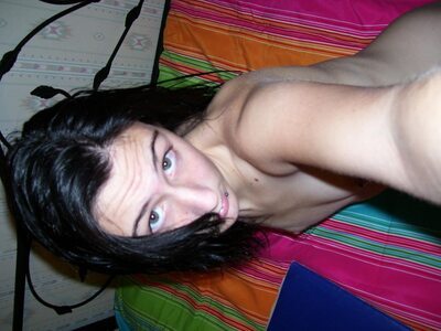 Imagen etiquetada con: Skinny, Brunette, Eyes, Piercing, Selfie, Sexy Wallpaper, Flat chested, Small Tits