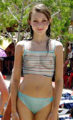 Imagen etiquetada con: Skinny, Brunette, Eyes, What is her name, Cameltoe, Cute, Small Tits, Tummy