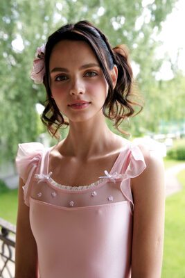 Imagen etiquetada con: Skinny, Brunette, Eyes, What is her name, Cute, Small Tits