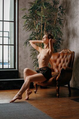 Imagen etiquetada con: Skinny, Brunette, Feet, Igor Kuprianow, Irina Telicheva - Ирина Теличева, Legs, Russian, Art, Cute, Small Tits, Tummy