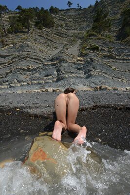 Imagen etiquetada con: Skinny, Brunette, Foxy Di - Nensi B - Medina U, MET Art, Mikhail Paramonov - Paromov, Nature, Nyuso, Russian