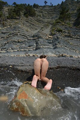 Imagen etiquetada con: Skinny, Brunette, Foxy Di - Nensi B - Medina U, MET Art, Mikhail Paramonov - Paromov, Nature, Nyuso, Russian