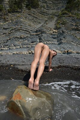 Imagen etiquetada con: Skinny, Brunette, Foxy Di - Nensi B - Medina U, MET Art, Mikhail Paramonov - Paromov, Nature, Nyuso, Russian