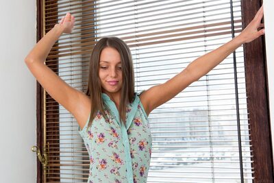 Imagen etiquetada con: Skinny, Brunette, Foxy Di - Nensi B - Medina U, MET Art, Russian, Rylsky, Sexy Wallpaper, Studna, Cute