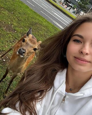 Imagen etiquetada con: Skinny, Brunette, Lera Buns - Valeriia Makusheva - Valeria Titova, Cute, Deer, Eyes, Legs, Nature, Russian