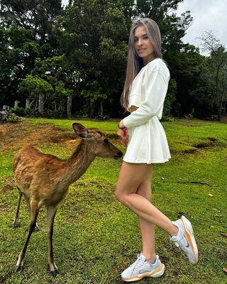 Imagen etiquetada con: Skinny, Brunette, Lera Buns - Valeriia Makusheva - Valeria Titova, Cute, Deer, Legs, Nature, Russian, Smiling