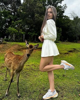 Imagen etiquetada con: Skinny, Brunette, Lera Buns - Valeriia Makusheva - Valeria Titova, Cute, Deer, Legs, Nature, Russian, Smiling
