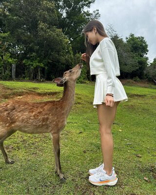Imagen etiquetada con: Skinny, Brunette, Lera Buns - Valeriia Makusheva - Valeria Titova, Cute, Deer, Legs, Nature, Russian
