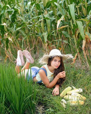 Imagen etiquetada con: Skinny, Brunette, Lera Buns - Valeriia Makusheva - Valeria Titova, Cute, Eyes, Hat, Nature, Russian