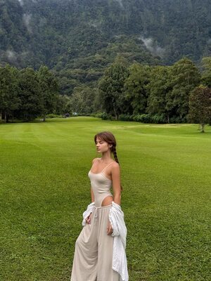 Imagen etiquetada con: Skinny, Brunette, Nature, Russian, Veronika Safronenko - Vero Hanberg - verohanberg, Braid, Cute