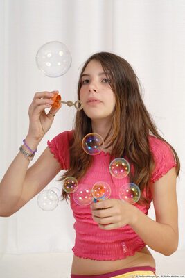 Imagen etiquetada con: Skinny, Brunette, Roberta, WeAreLittleStars.com, Cute