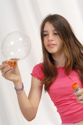 Imagen etiquetada con: Skinny, Brunette, Roberta, WeAreLittleStars.com, Cute