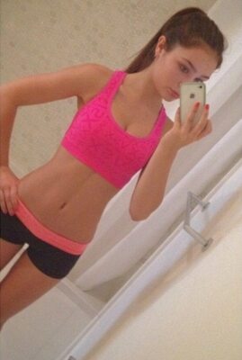 Imagen etiquetada con: Skinny, Brunette, Canadian, Selfie, Sophi Knight, Cute, Tummy