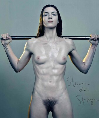 Imagen etiquetada con: Skinny, Brunette, Stoya, Fit, Flat chested, Hairy, Small Tits, Sport, Tummy