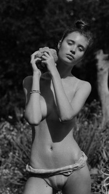 Imagen etiquetada con: Skinny, Brunette, Russian, Victoria Kosenkova, Cute, Monokini, Tummy, Wet