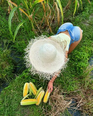 Imagen etiquetada con: Skinny, Lera Buns - Valeriia Makusheva - Valeria Titova, Ass - Butt, Hat, Nature, Russian